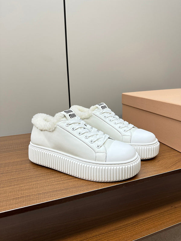 Three-quarter angle view of Miu Miu luxury piece style No.135