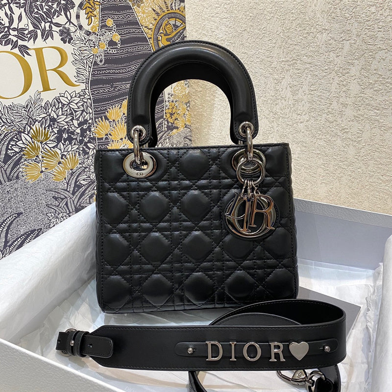 Interior view of everyday-luxe classic women's handbag – women's premium purse