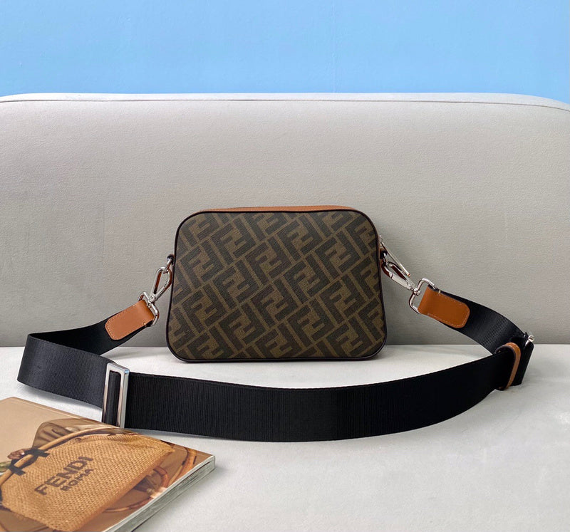 Ziva's Charm handbag – detail view (23cm*5cm*15cm)