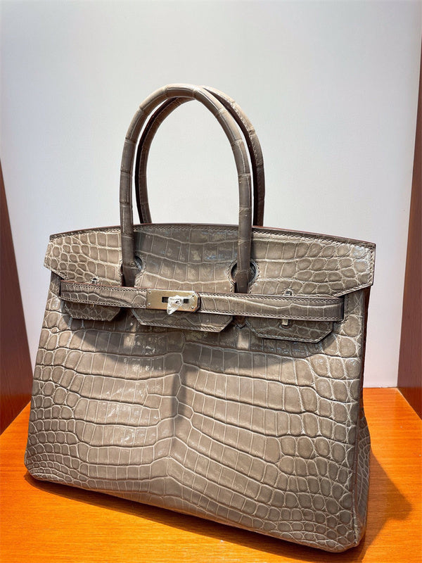  tailored structured bag styled with outfit