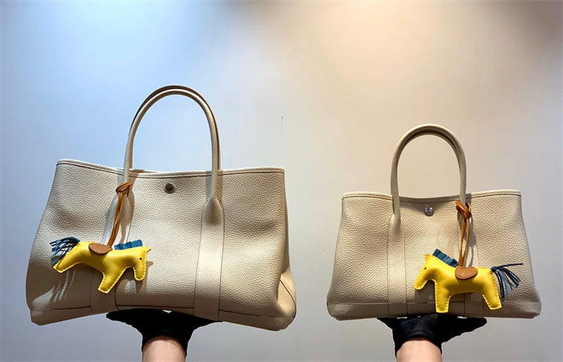  tailored shopper bag styled with outfit