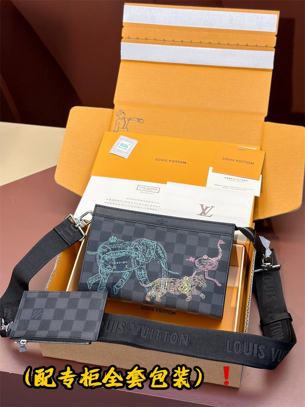  structured carryall bag detail view showing craftsmanship
