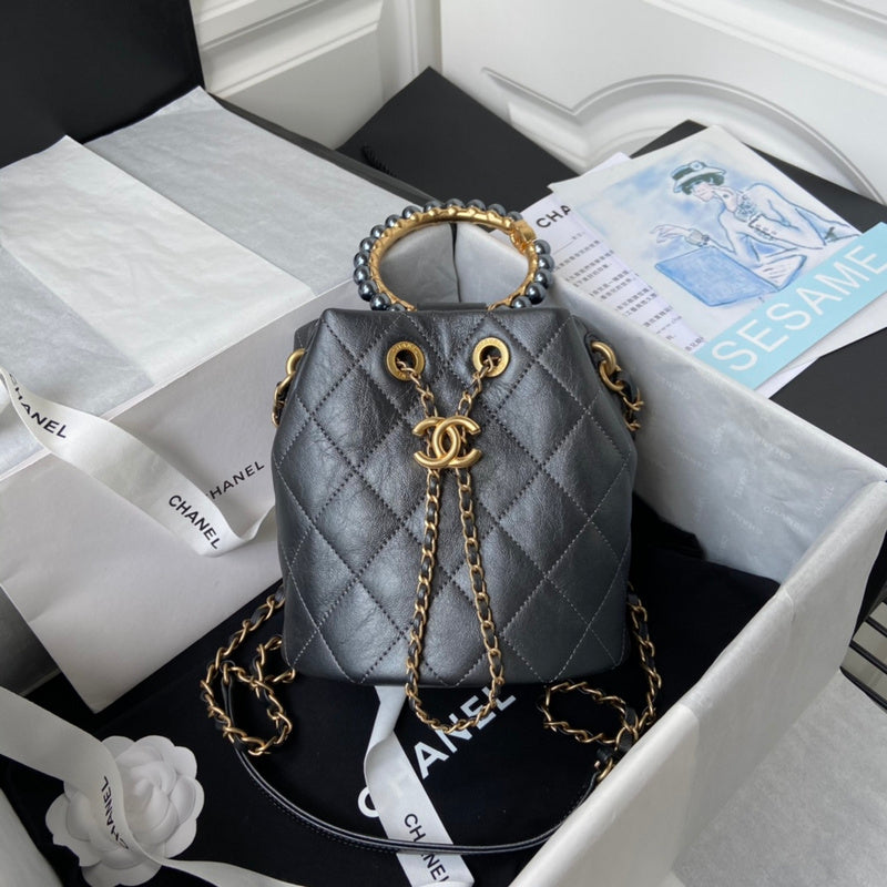  women's handbag, mid design, view 1