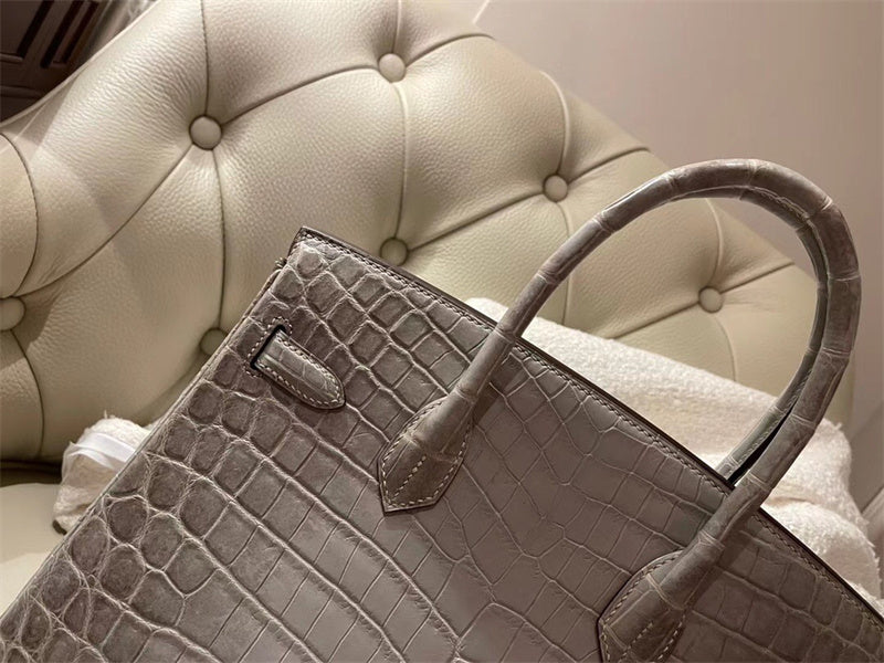  shopper bag interior and compartment view 9
