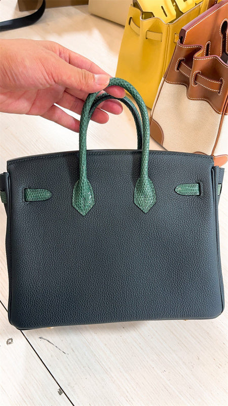  Chic carryall bag front view 7