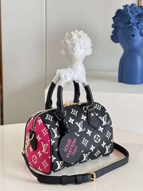 Handle and strap detail of premium everyday-luxe women's handbag – women's statement bag