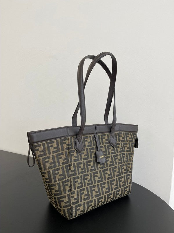 Ziva's Charm handbag – product shot (27cm*27cm*16.5cm)
