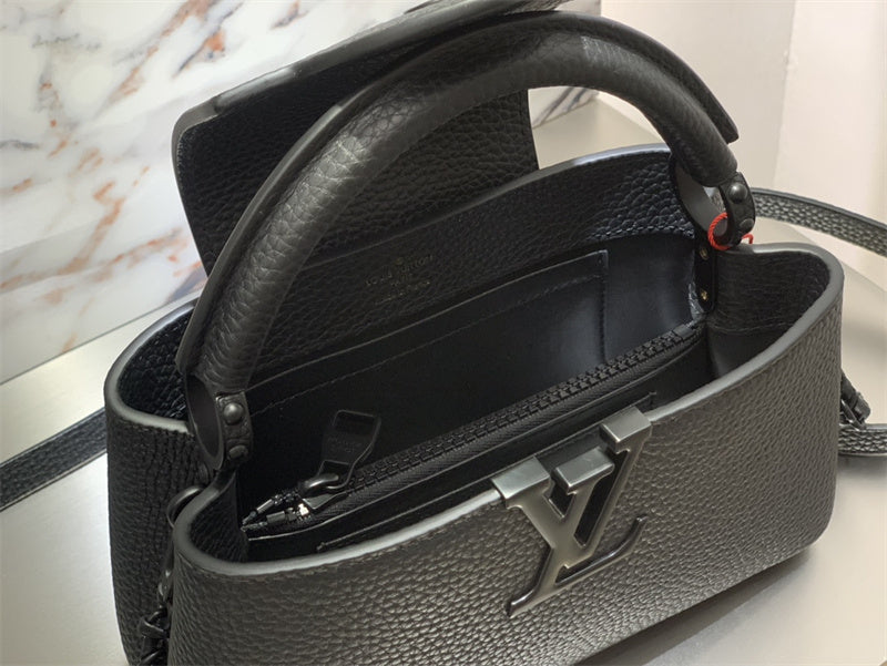  chic structured bag detail view showing craftsmanship 8