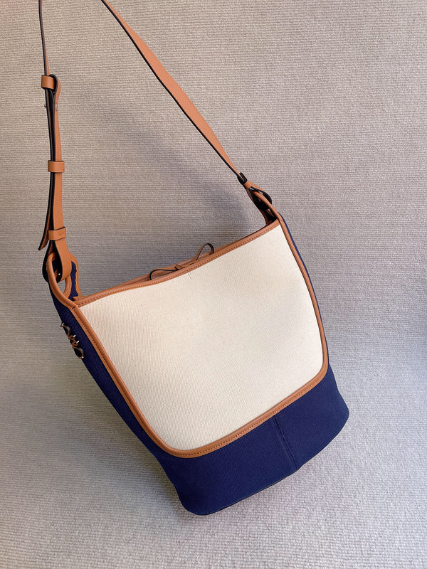 Ziva's Charm handbag – detail view (26cm*31cm*14cm)