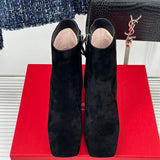 Three-quarter angle view of Roger Vivier luxury piece style No.074