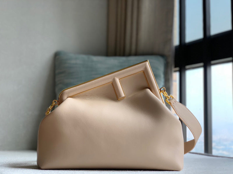 Ziva's Charm handbag – front view (26cm*18cm*10cm)