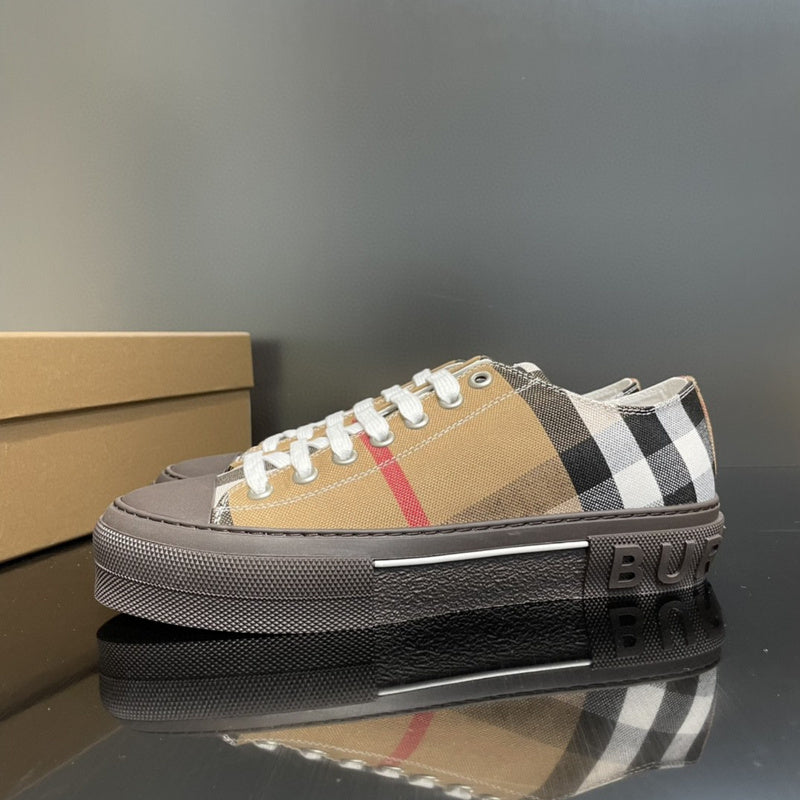 Burberry shoes Style 339 - packaging and accessories