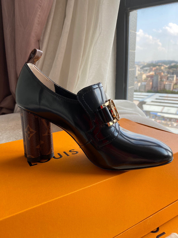 Louis Vuitton designer shoes full view