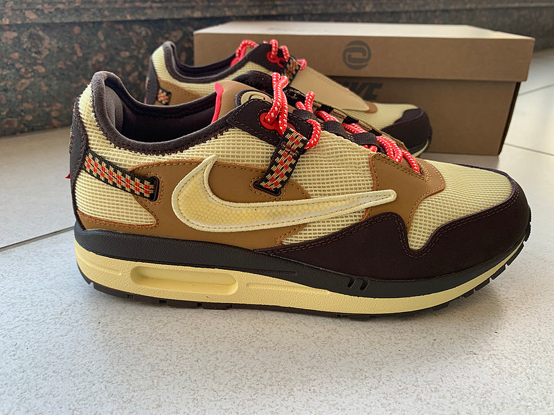 Nike Men's & Women's Designer Low-Top Shoes — Style 197 close-up view