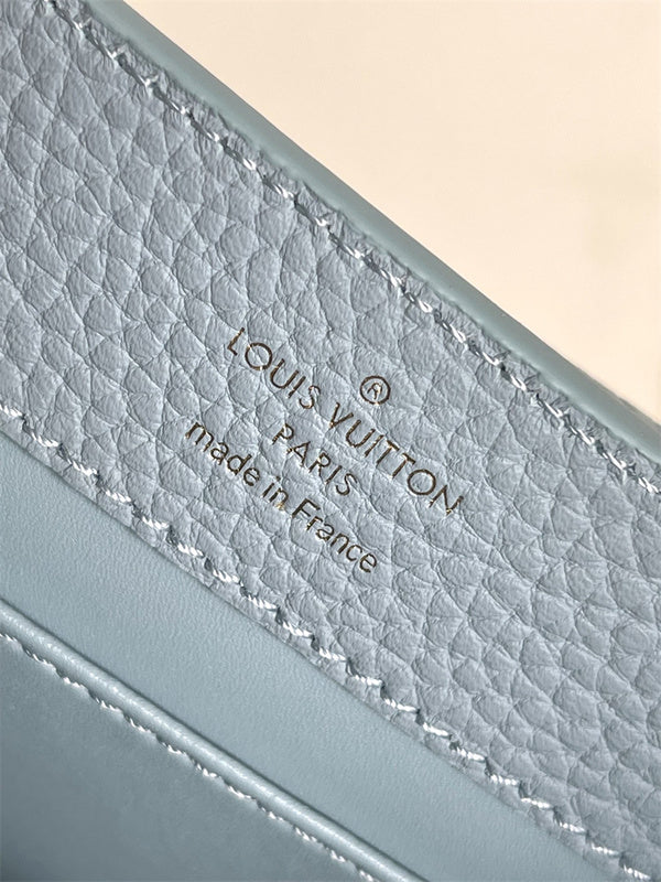  crossbody bag interior and compartment view 9