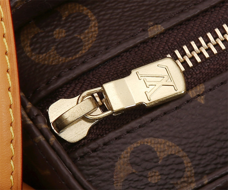  structured bag close-up of hardware and finish