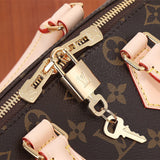  sophisticated shopper bag detail view showing craftsmanship 14