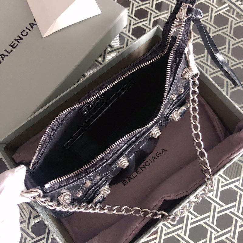 Front view of everyday-luxe polished women's handbag – women's luxury accessory
