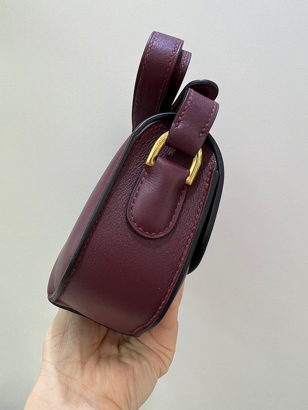 Graceful handbag styled for everyday wear