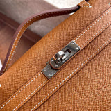  Sophisticated shoulder bag front view 31