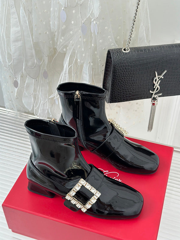 Side profile view of Roger Vivier luxury piece style No.102