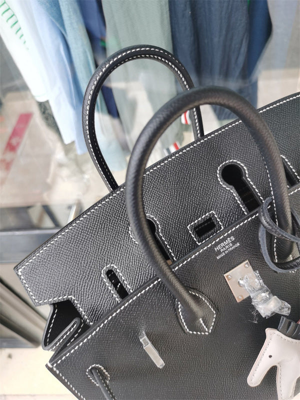  sophisticated handbag styled with outfit