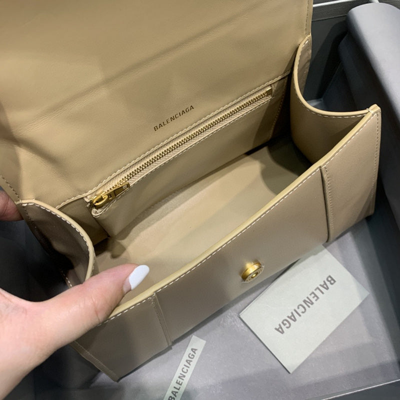 Zivas Charm Refined Everyday Style Premium Handbag (Premium Everyday Carry) – Detail View