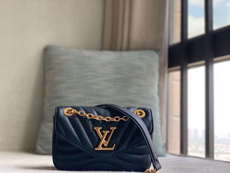 Front view of sleek modern women's handbag – women's everyday handbag