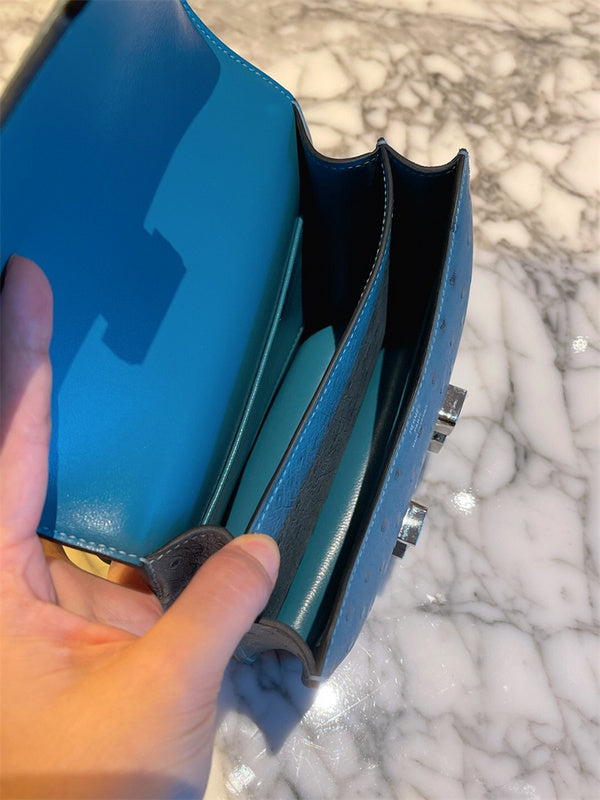 Timeless handbag styled for everyday wear