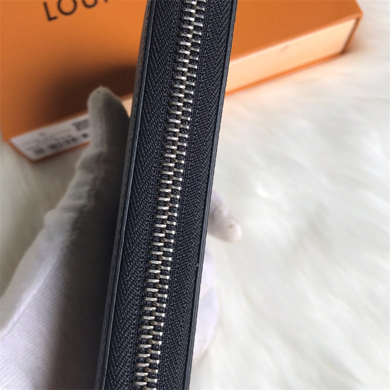  effortless shoulder bag detail view showing craftsmanship 8