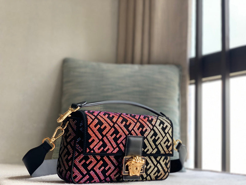 Ziva's Charm handbag – detail view (27cm*15cm*6cm)