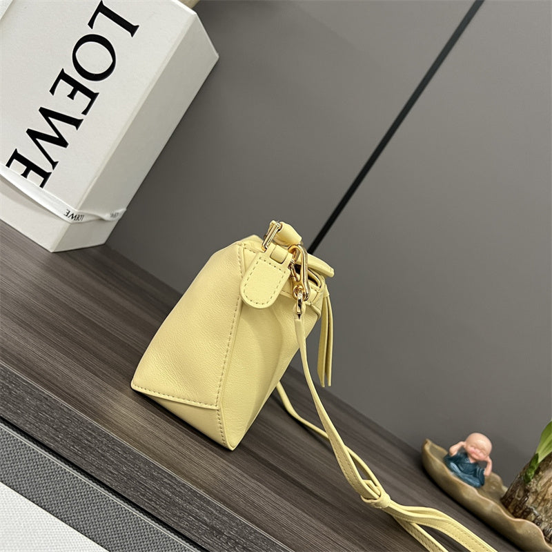 Ziva's Charm handbag – full view (18cm*12.5cm*8cm)