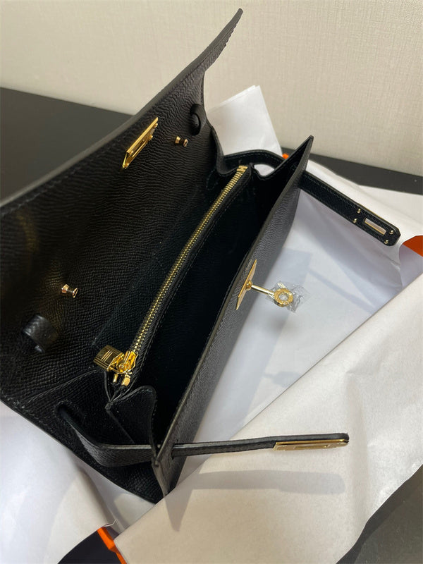  Streamlined carryall bag front view 7