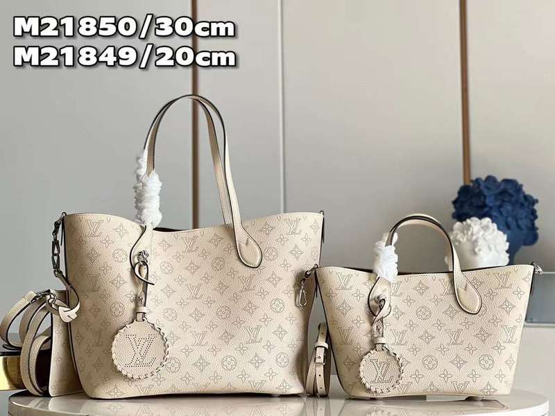 Side profile of chic premium women's handbag – women's premium purse