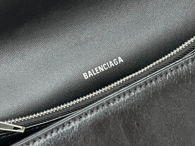 Zivas Charm Streamlined Design Fashion Handbag (Elevated Accessory Essential) – Lifestyle Shot