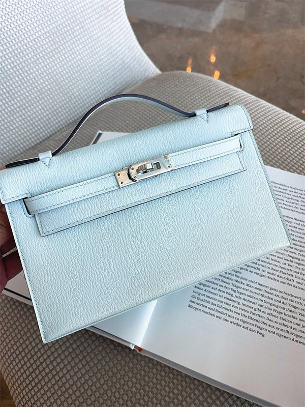  Signature carryall bag front view