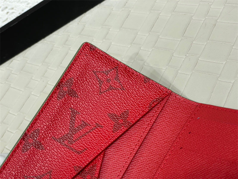  chic everyday bag detail view showing craftsmanship 8