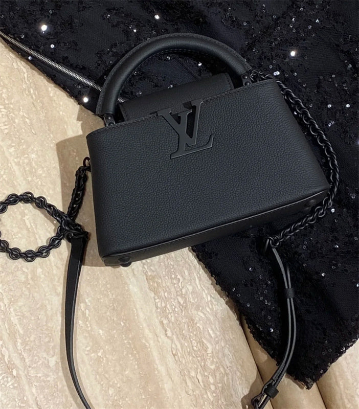  shoulder bag interior and compartment view 33
