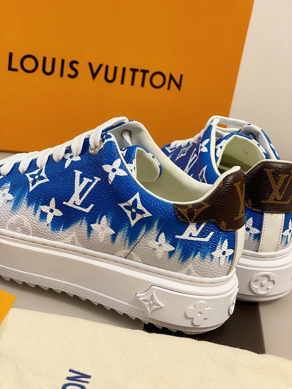 Texture and finish detail of Louis Vuitton luxury piece style No.119