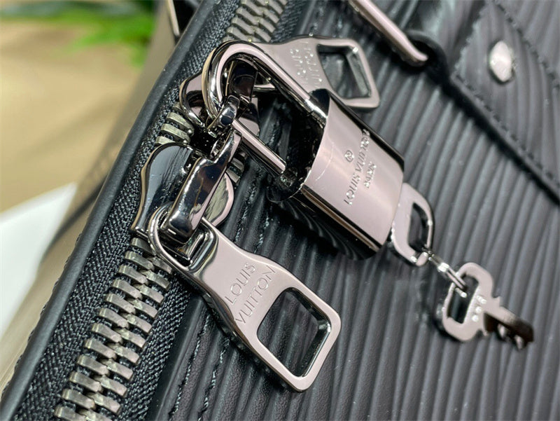  effortless shopper bag detail view showing craftsmanship 8