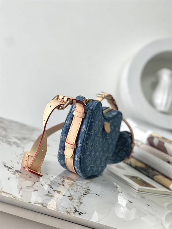  crossbody bag interior and compartment view