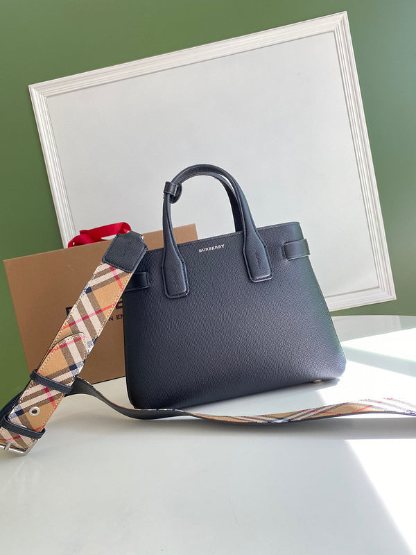 Ziva's Charm handbag – front view (one versatile size)