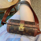  Understated everyday bag carried on shoulder 16