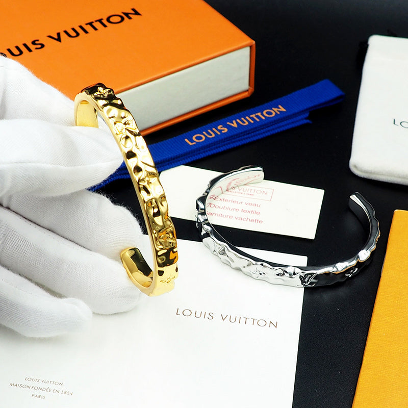 Full view of Cartier unisex jewelry piece
