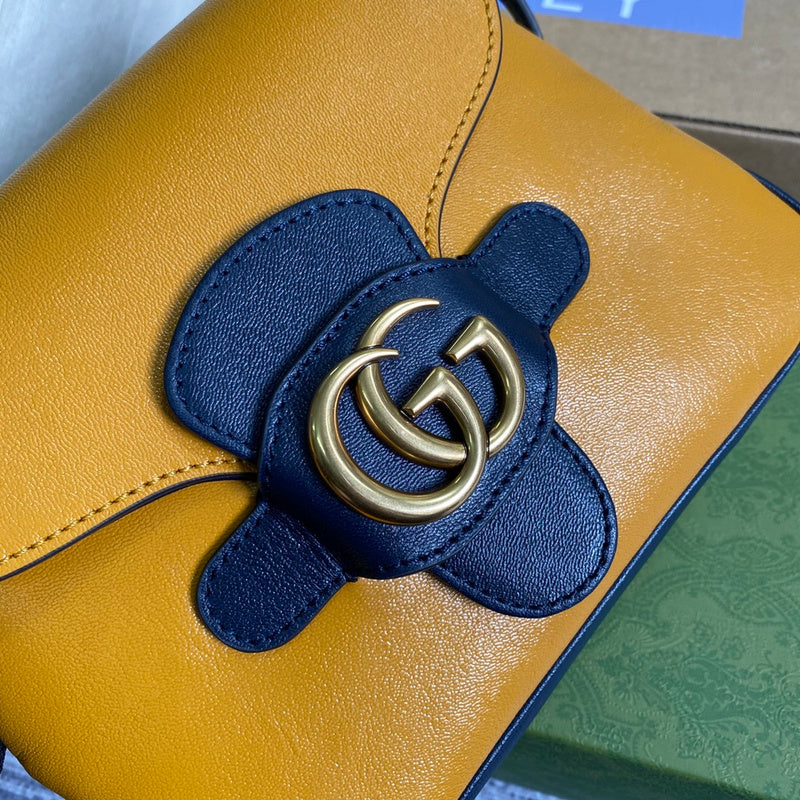 Handle and strap detail of classic premium women's handbag – women's premium purse