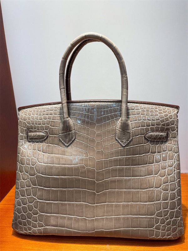  Streamlined structured bag front view 7