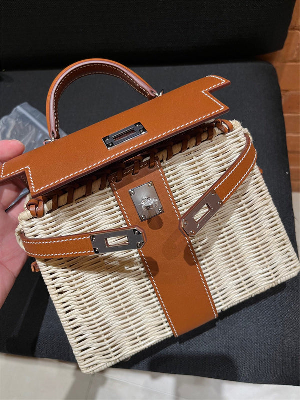  signature shopper bag detail view showing craftsmanship 20