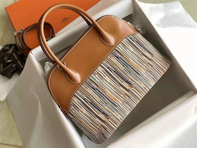 Fluid handbag styled for everyday wear