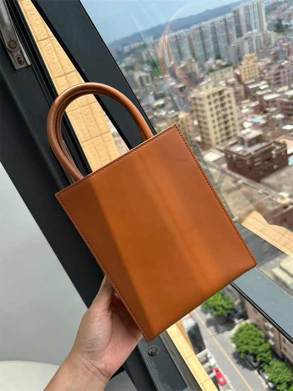Ziva's Charm handbag – detail view (36cm*28cm*7.5cm)
