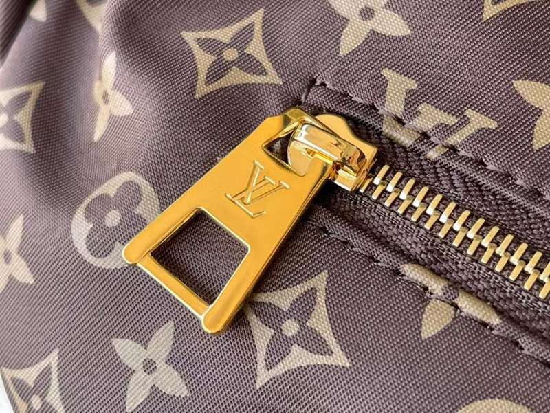 Handle and strap detail of modern classic women's handbag – women's everyday handbag